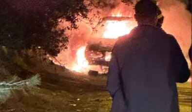 Otomobil patladı, feci şekilde can verdi