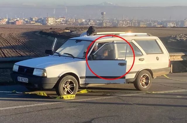 Park halindeki otomobilde direksiyon başında ölü bulundu