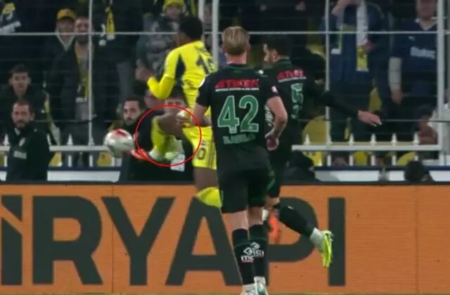 Penaltı mı değil mi? Ünlü yorumcular Duran’ın pozisyonunda hemfikir oldu