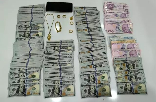 Polis operasyonunda her yerden para ve altın fışkırdı