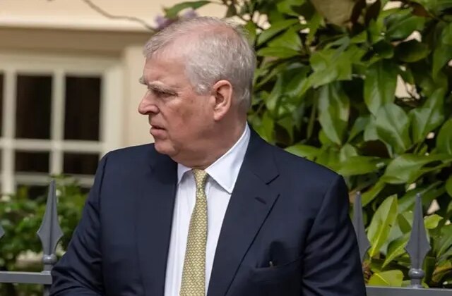 Prens Andrew’ın son kraliyet unvanları da iptal edildi