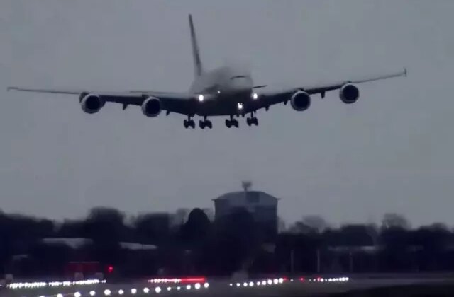 PSG uçağının Bilbao’ya iniş anı yürekleri ağza getirdi