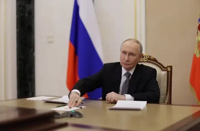 Putin’den Maduro’ya destek telefonu