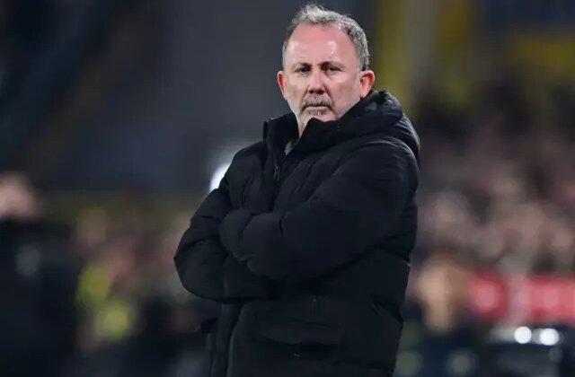 Sergen Yalçın, tarihi derbi galibiyeti sonrası hakemlere verdi veriştirdi