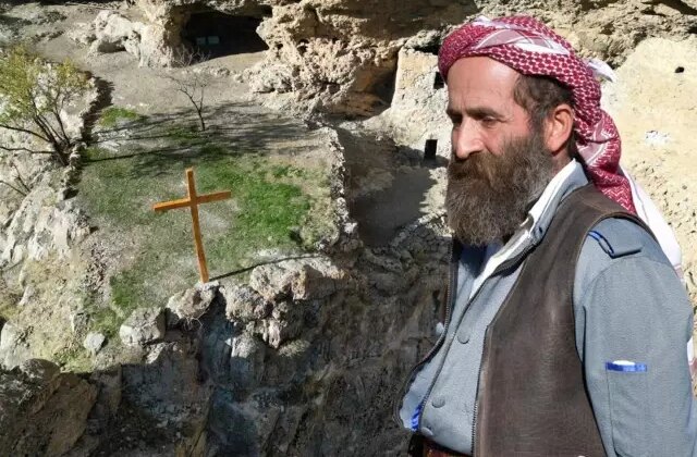 Kayaların ortasında! Yüzlerce yıllık yapıya kimse ulaşamıyor