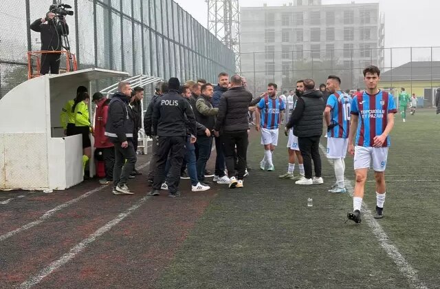 Süper Amatör Lig’de saha karıştı: 5 kırmızı kart çıktı, hakem maçı erteledi