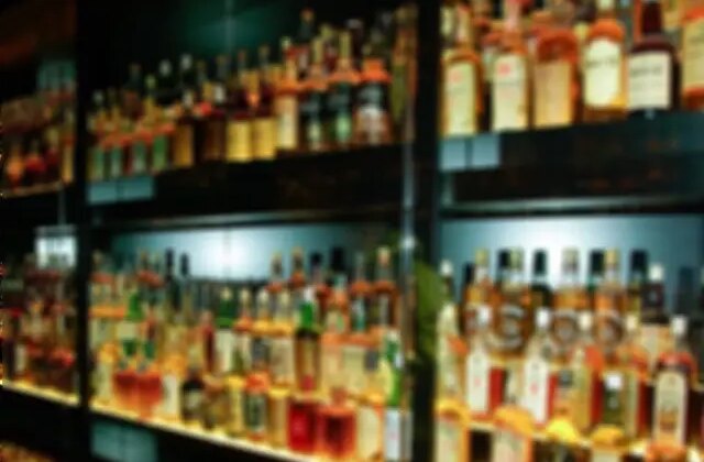 Suudi Arabistan’da alkole erişim genişliyor, yüksek gelirlilere imtiyaz tanınıyor