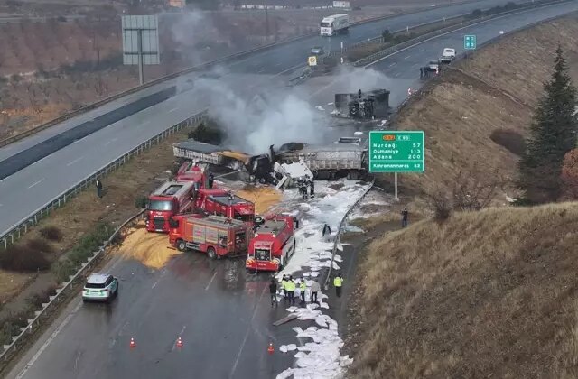 TAG Otoyolu’nda 3 tır çarpıştı! Araçlarda yangın çıktı