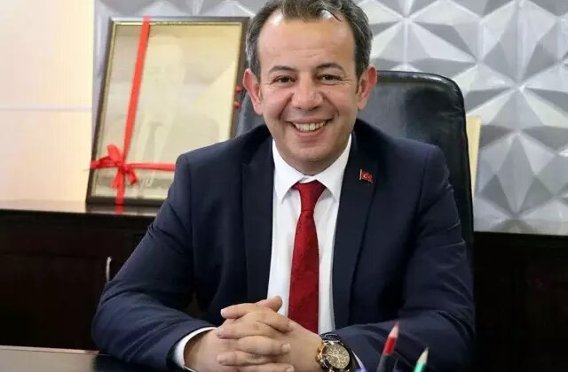 Tanju Özcan’dan çok konuşulacak sözler: Ben kaşar bir siyasetçiyim, hem de çift kaşar