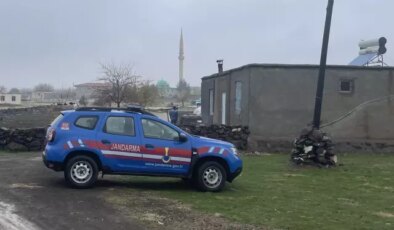 Tartıştığı eşi ve oğlunu öldürdü