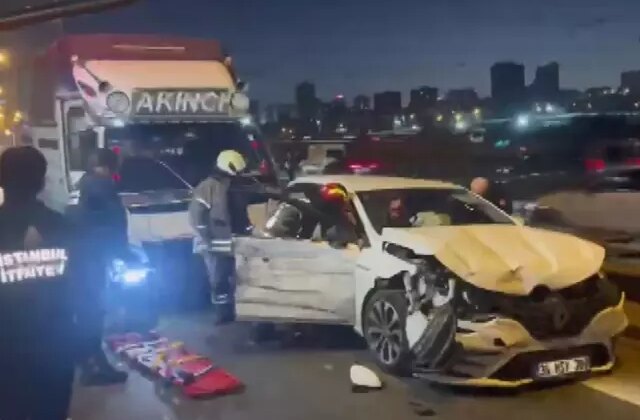 TEM Otoyolu’nda zincirleme kaza! 3 şerit trafiğe kapatıldı