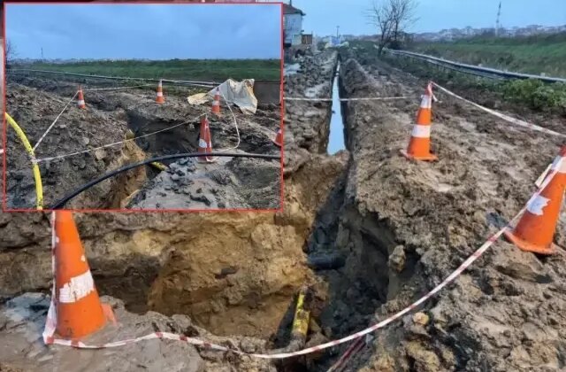 Toprak kaydı, işçiler göçük altında kaldı