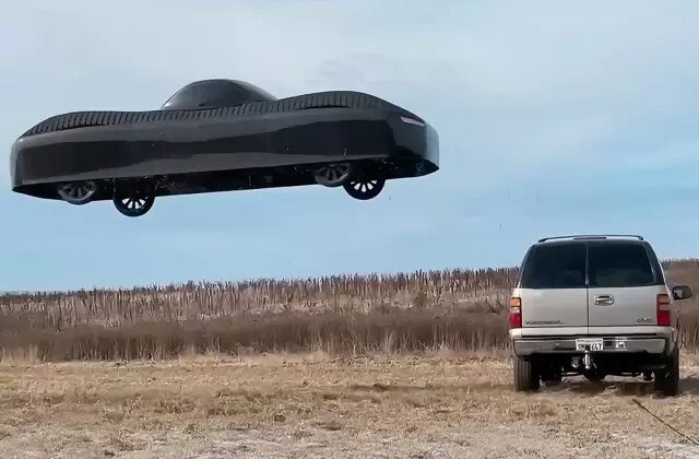 Trafik derdine son! Uçan elektrikli otomobil gelecek yıl yollarda