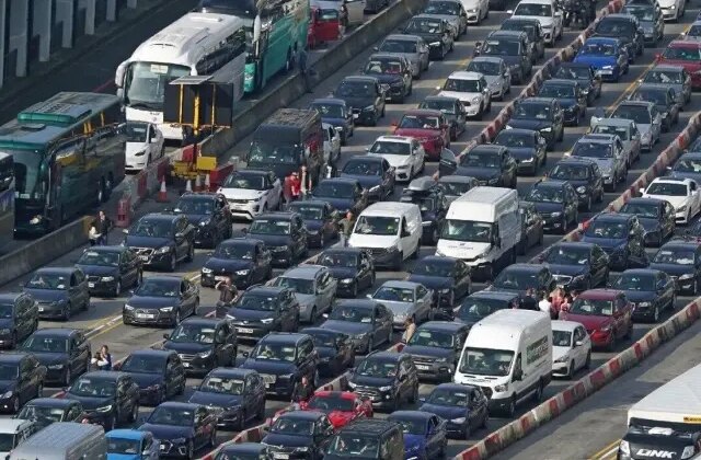 Trafikte 10 dakika kalana devlet otoyol geçiş ücretini geri ödeyecek