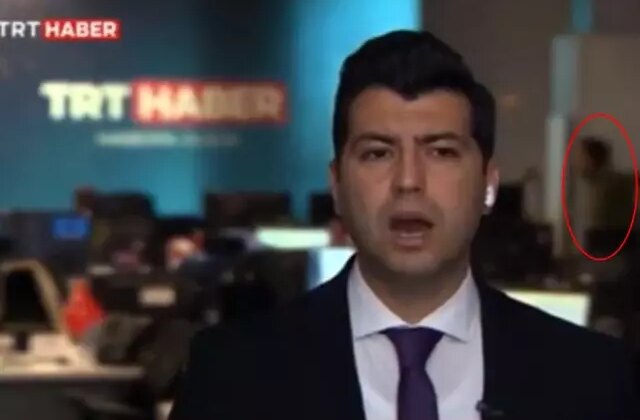 TRT canlı yayınında bir kadın “Yeter” diye bağırıp ceketini yırttı