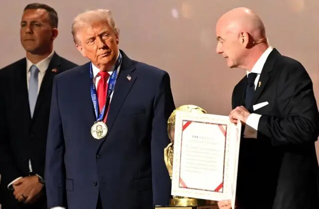 Trump’a “Barış Ödülü” veren FIFA, kendi kurallarını ihlal etmekle suçlanıyor