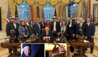 Trump’ın elindeki morlukların sırrı çözüldü: Yoğun tokalaşma trafiği