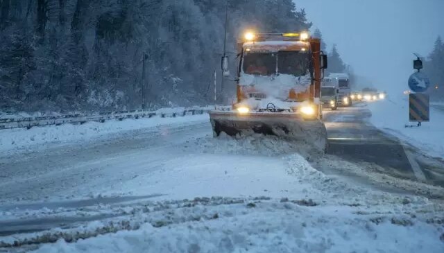 Türkiye’nin ana arterinde kar kalınlığı 10 santime ulaştı
