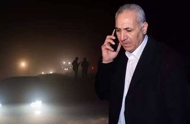 Uçak kazası sonrası soluğu enkazın bulunduğu arazide aldı