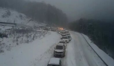 Uludağ yolunda dönüş çilesi, kilometrelerce kuyruk oluştu