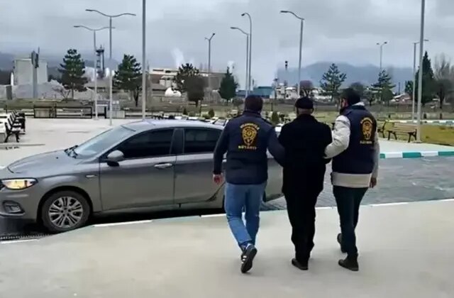 Umre vaadiyle topladığı paraları kumarda kaybetti