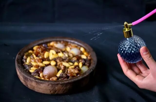 Üniversite Öğrencileri Yemekler İçin 6 Çeşit Yenilebilir Parfüm Üretti