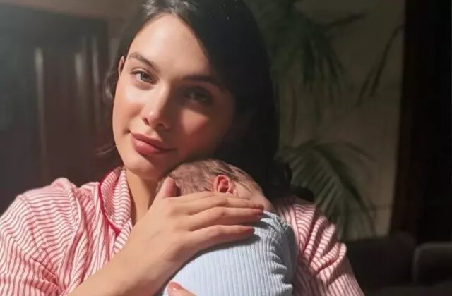 Ünlü oyuncu Beste Kökdemir, oğlu ile ilk fotoğrafını paylaştı