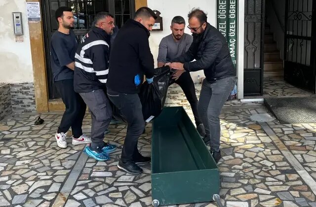 Yaşlı kadın evinde ölü bulundu