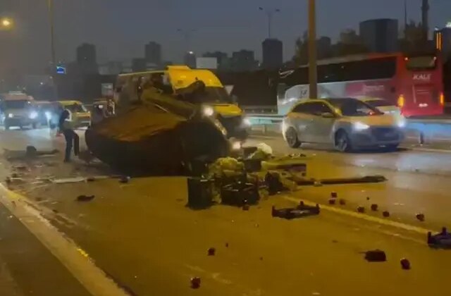 Yola çıkacaklar dikkat! Zincirleme kaza İstanbul’u kilitledi