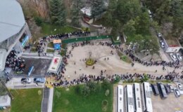 Yüzlerce metre kuyruk oluşuyor, herkes aynı şeyi istiyor