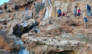 2 yıl aradan sonra akmaya başladı, bölge halkı havalara uçtu