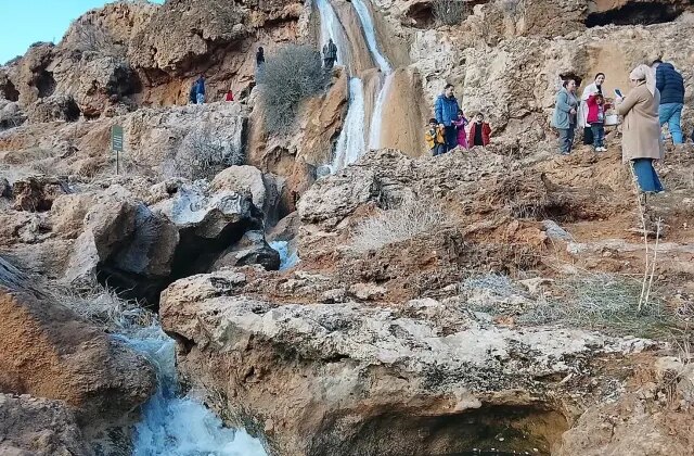 2 yıl aradan sonra akmaya başladı, bölge halkı havalara uçtu