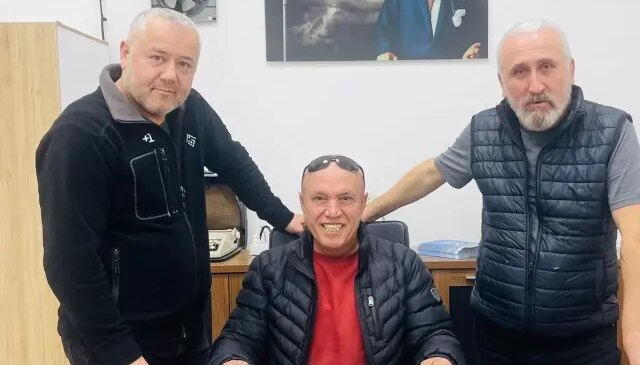 200 gram altını montunda unuttu, dürüst esnaf sahibine teslim etti