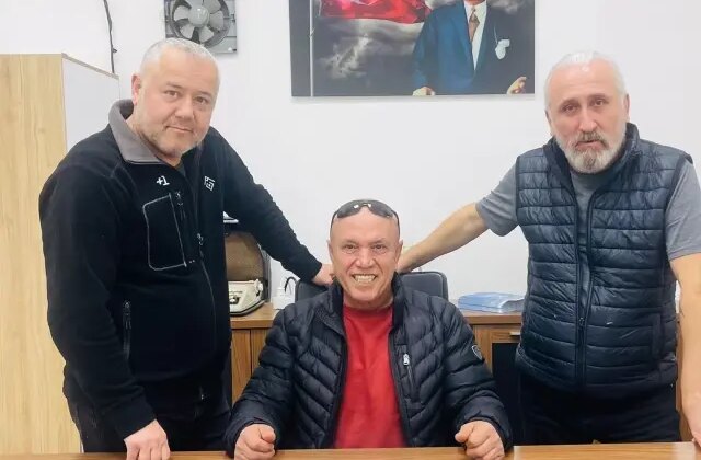 200 gram altını montunda unuttu, dürüst esnaf sahibine teslim etti