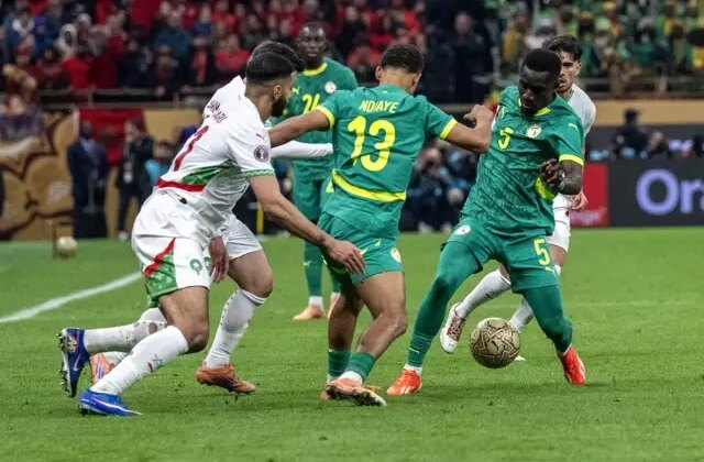 3 futbolcuda tuhaf belirtiler! Dev finalde apar topar hastaneye kaldırıldılar