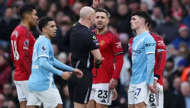 3 gol ofsayta takıldı! Manchester United derbide City’yi sahadan sildi