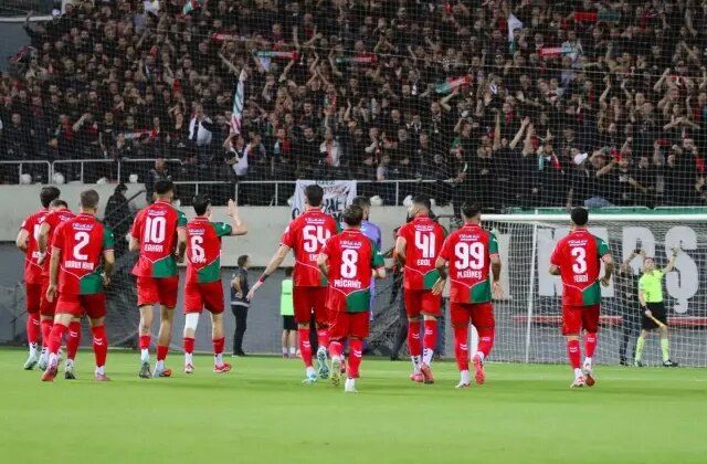 3 hafta önce şampiyonluğun bir numaralı adayıyken tepetaklak oldular