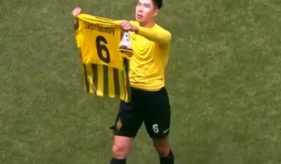 4-0 geride oldukları maçta gol attı, sevinçten formasını çıkardı