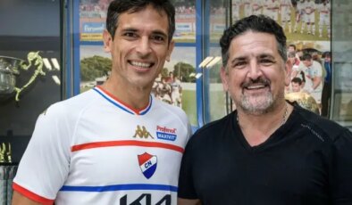 44 yaşındaki efsane Santa Cruz’dan sürpriz imza