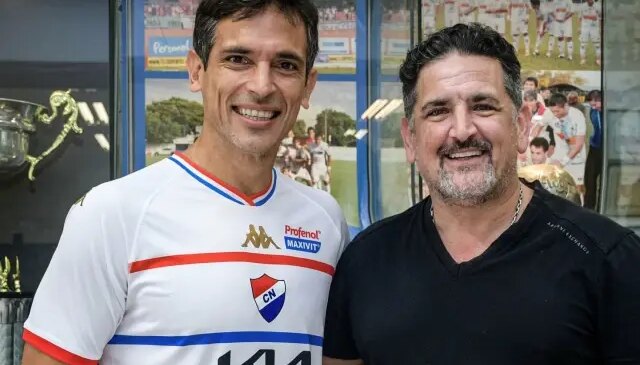 44 yaşındaki efsane Santa Cruz’dan sürpriz imza