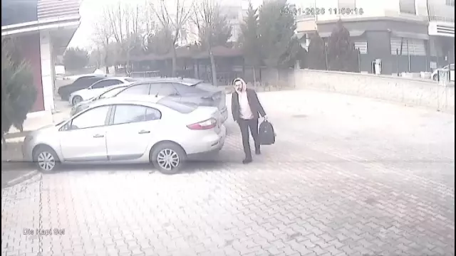 9 yıldır aranan FETÖ firarisi kardeşinin kimliğiyle saklandığı evde yakalandı