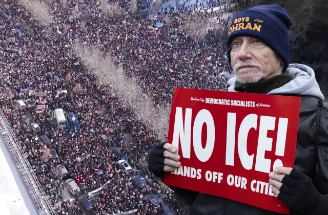 ABD’de halkın öfkesi dinmiyor! Felç edici soğuklara rağmen yüz binler meydanlarda