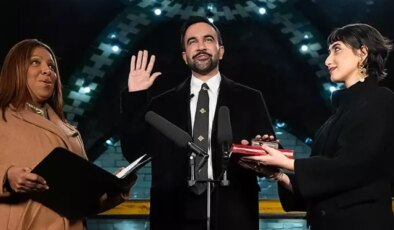 ABD’de tarihi yemin! Mamdani Kur’an-ı Kerim’e el basarak göreve başladı