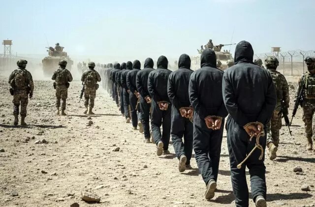 ABD Suriye’deki 7 bin DEAŞ’lı mahkumu Irak’a nakledecek