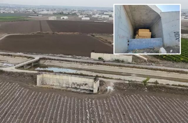 7 yıldır bitmeyen yolun köprü ayakları samanlığa döndü