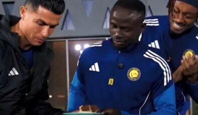 Afrika Uluslar Kupası Şampiyonu Sadio Mane’yi krallar gibi karşıladılar