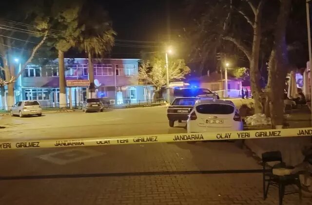 Alkol alan 3 arkadaş birbirlerine av tüfekleriyle ateş açtı: 1 ölü, 2 yaralı