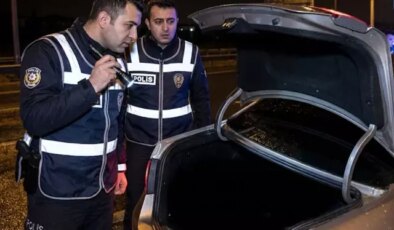 Antalya’da durdurulan araçtan 45 adet ruhsatsız tabanca çıktı