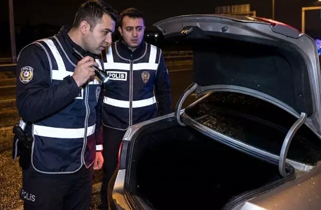 Antalya’da durdurulan araçtan 45 adet ruhsatsız tabanca çıktı