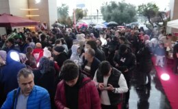 2 bin kişiye verileceğini duyan akın etti! Saatlerce yağmur altında beklediler